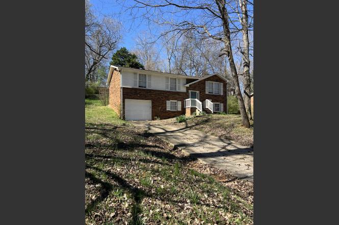 1270 Slayden Cir, Clarksville, TN