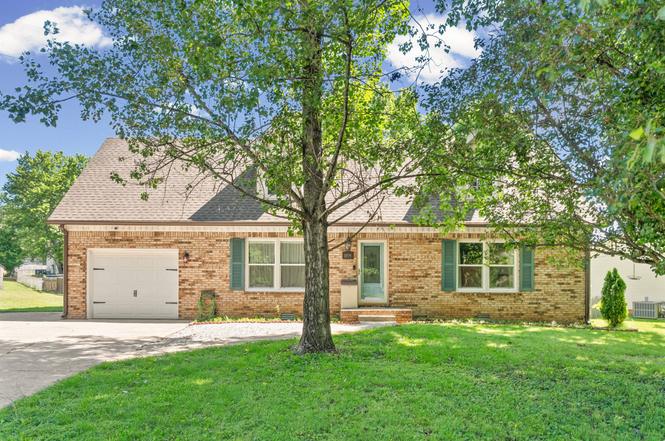 1579 Barrett Dr, Clarksville, TN