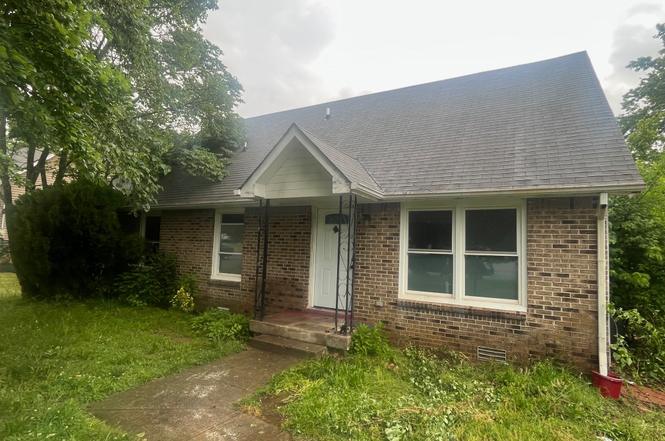 439 Cunningham Ln, Clarksville, TN