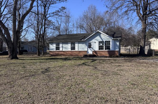 1480 Nichols Dr, Clarksville, TN