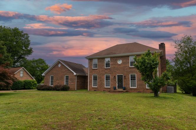 522 W Point Dr, Clarksville, TN