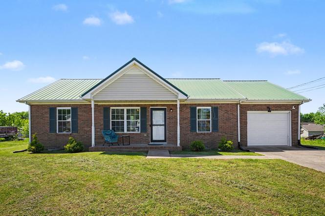1272 Barbee Ln, Clarksville, TN