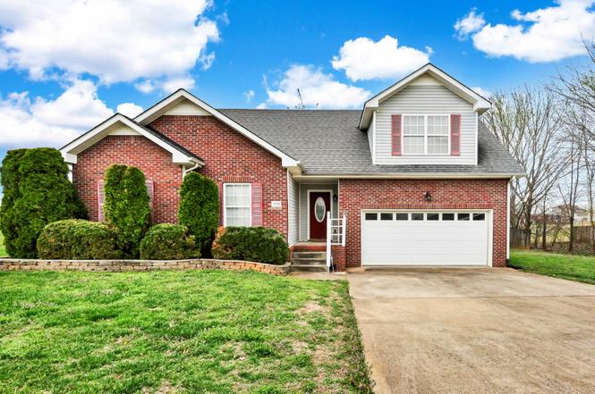 3700 Wheatfield Ln, Clarksville, TN