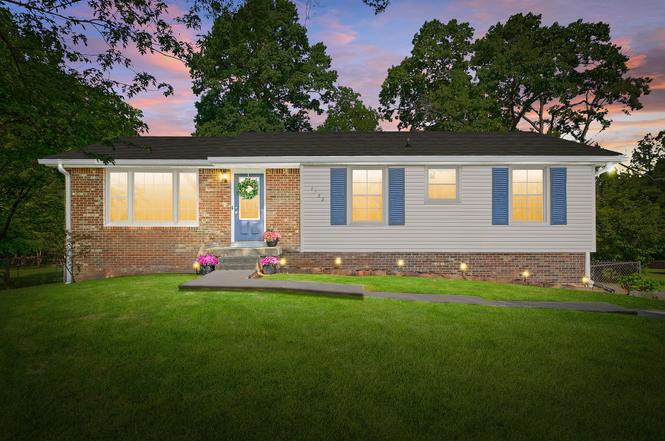 2222 Robin Dr, Clarksville, TN