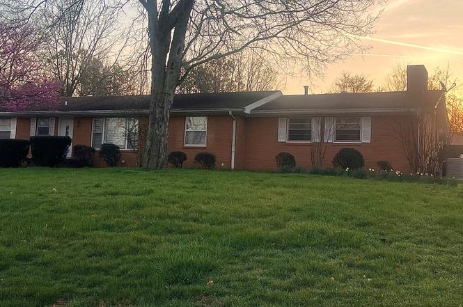 1311 Oak Hill Dr, Clarksville, TN