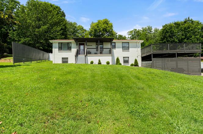 213 Riverwood Dr, Hendersonville, TN