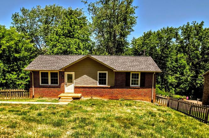 2051 Shelby Dr, Clarksville, TN