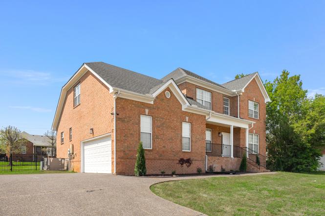 102 Clairmonte Ln, Hendersonville, TN