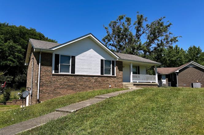 802 Knox Ln, Clarksville, TN
