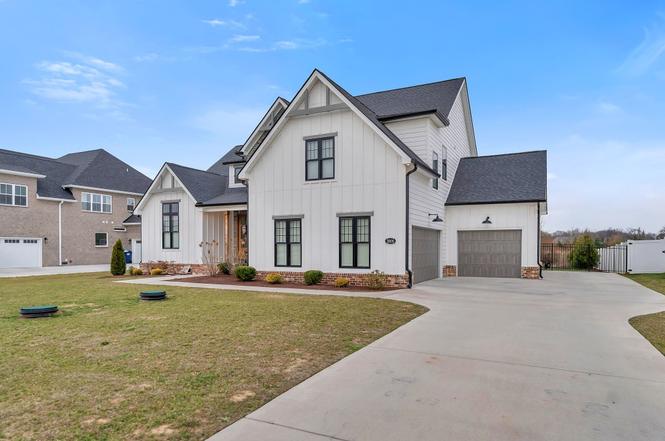 3806 Carriage Dr, Murfreesboro, TN