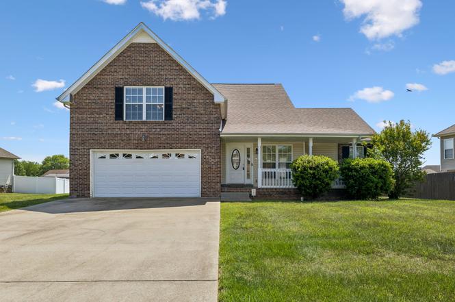 688 Fallbrook Ln, Clarksville, TN