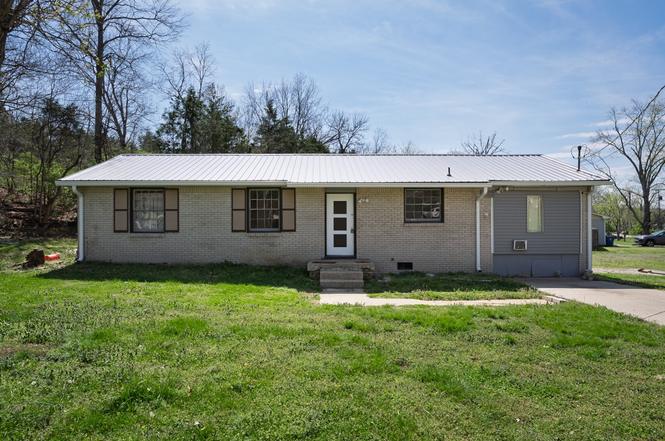104 Hilltop Dr, Hendersonville, TN