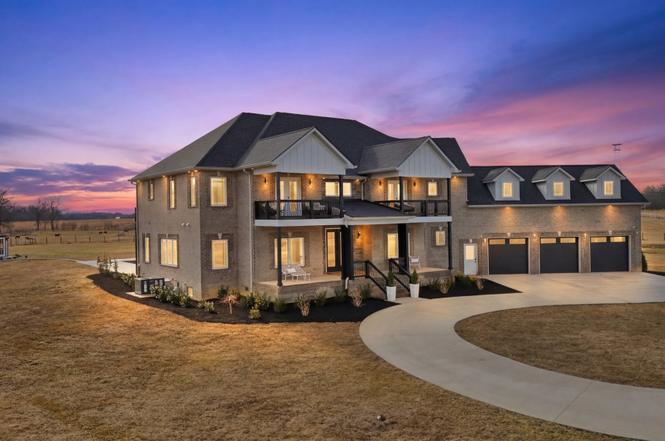 353 Oak Plains Rd, Clarksville, TN