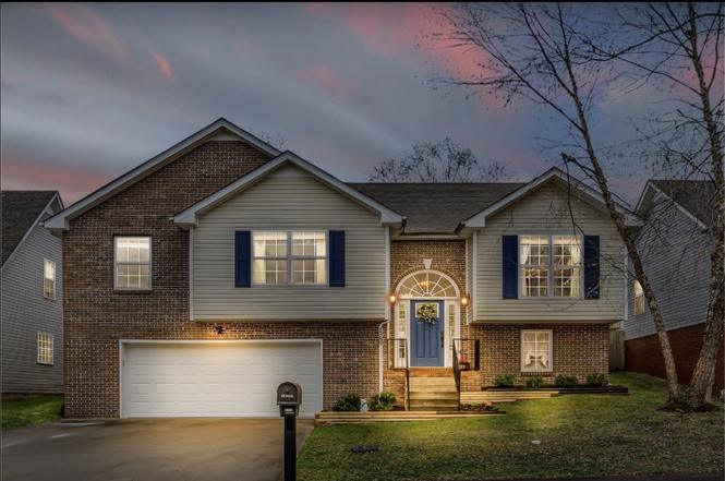 1589 Hedgewood Rd, Clarksville, TN