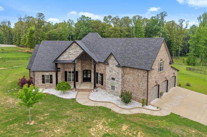 1161 Reda Dr, Clarksville, TN