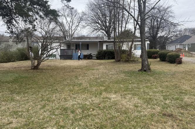 302 Walton Ferry Rd, Hendersonville, TN