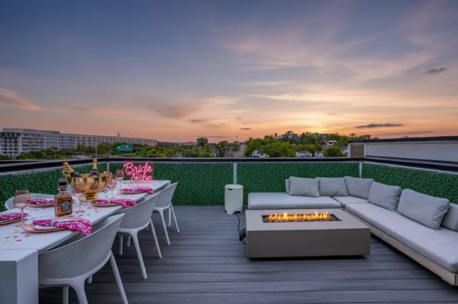 3218 Charlotte Ave, Nashville, TN