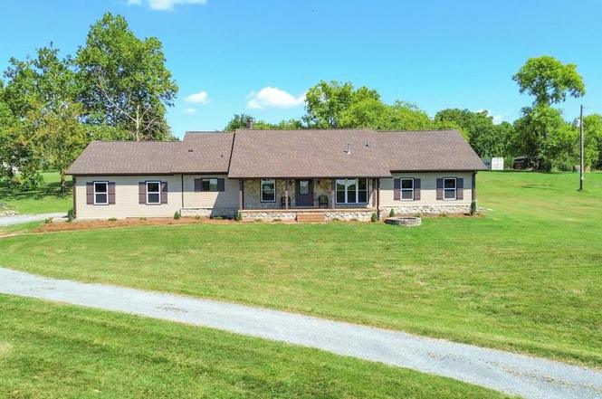 1029 Robertson Rd NE, Gallatin, TN