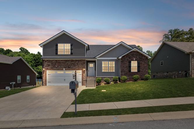 2280 Colston Dr, Clarksville, TN