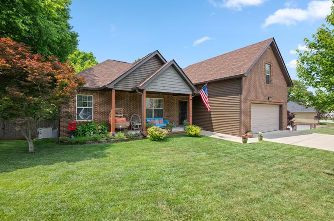 1456 Rustys Ln, Clarksville, TN