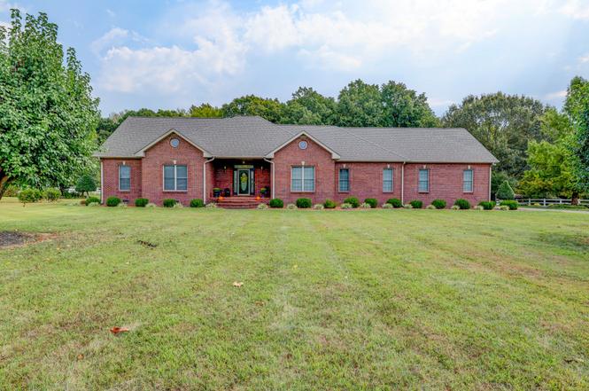 629 Mobley Rd, Clarksville, TN