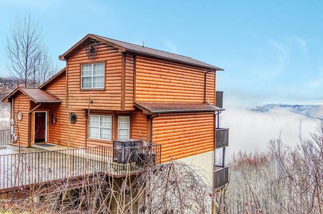 943 Crooked Ridge Rd, Gatlinburg, TN