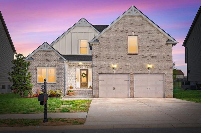 1138 N Ja Tate Dr, Clarksville, TN