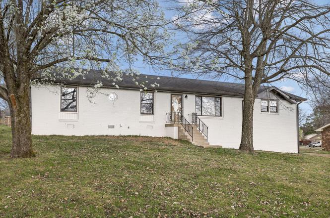 171 New Shackle Island Rd, Hendersonville, TN