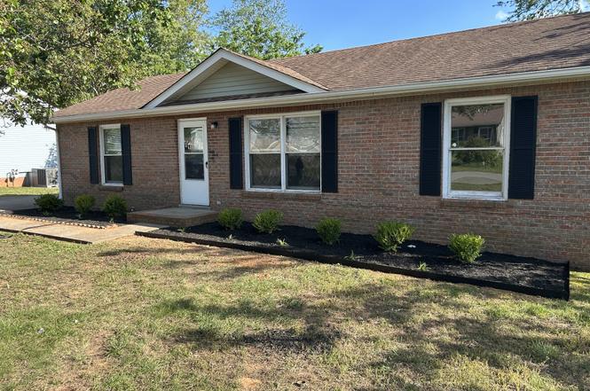 1480 Sunshine Dr, Clarksville, TN