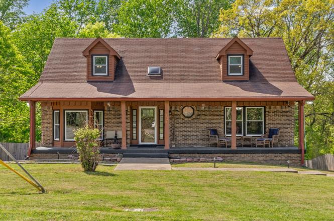1028 Foxmoor Dr, Clarksville, TN