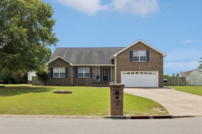 2564 Leprechaun Ln, Clarksville, TN