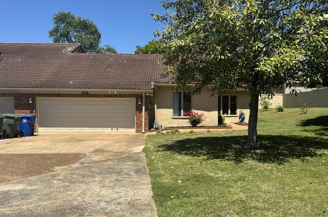 2136 Vaden Village Dr, Chattanooga, TN