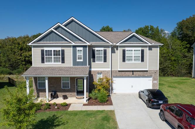 1017 Altavista Ln, Smyrna, TN