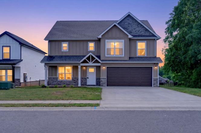 960 Princeton Dr, Clarksville, TN