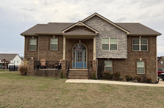 524 Cresthaven Ln, Clarksville, TN