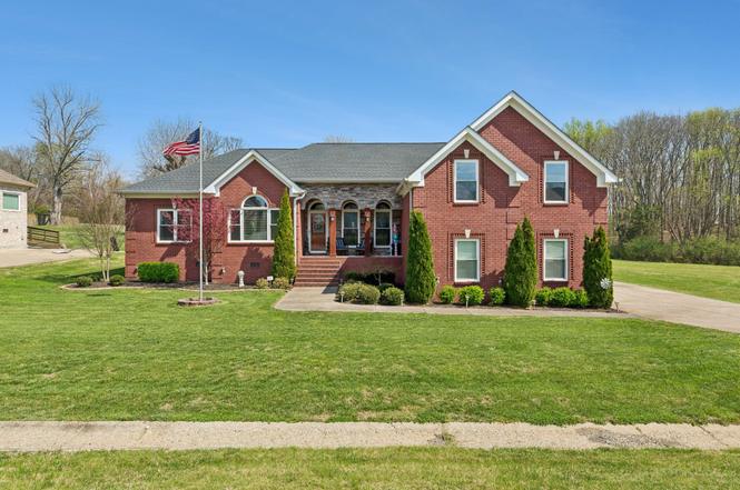 1035 Bending Chestnut Dr, Lebanon, TN