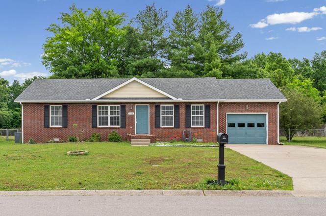 354 Broadmore Dr, Clarksville, TN