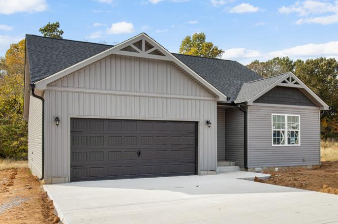 1302 Isaiah Dr, Clarksville, TN