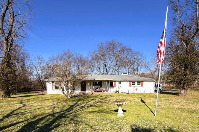 215 Ewing Dr, Nashville, TN