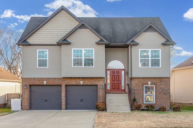 1382 Bruceton Dr, Clarksville, TN