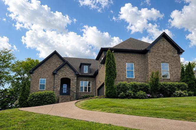 1038 Island Brook Dr, Hendersonville, TN