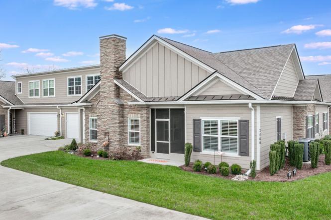 2460 Stonecenter Ln, Murfreesboro, TN