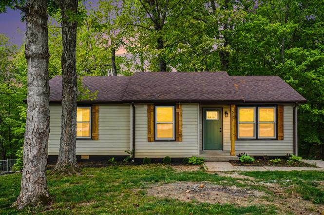 512 Aspen Dr, Clarksville, TN