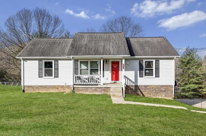 1978 Seven Mile Ferry Rd, Clarksville, TN