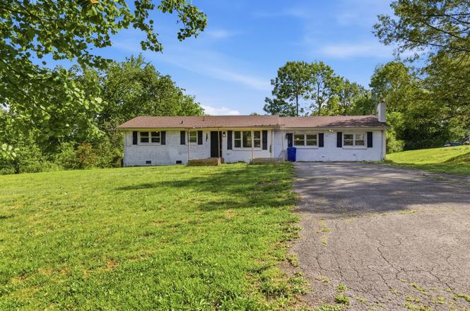 2082 Skyview Cir, Clarksville, TN