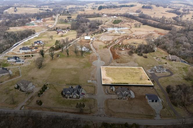 102 Heirloom Ln, Columbia, TN
