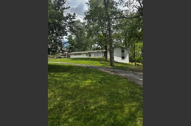 537 Indian Lake Rd, Hendersonville, TN