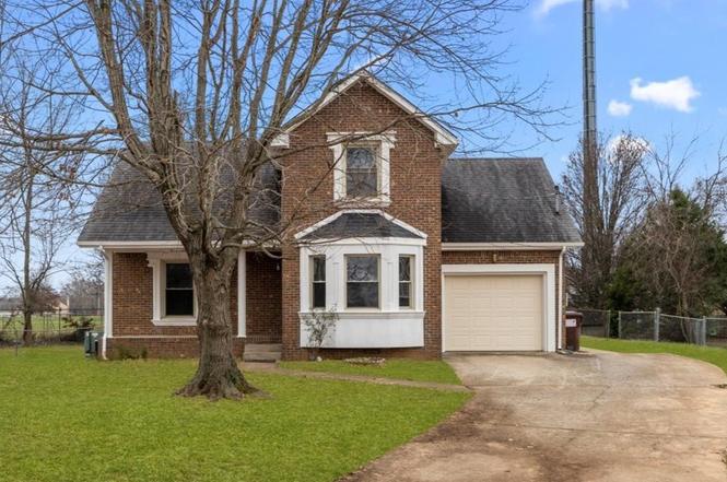 300 Windrush Dr, Clarksville, TN