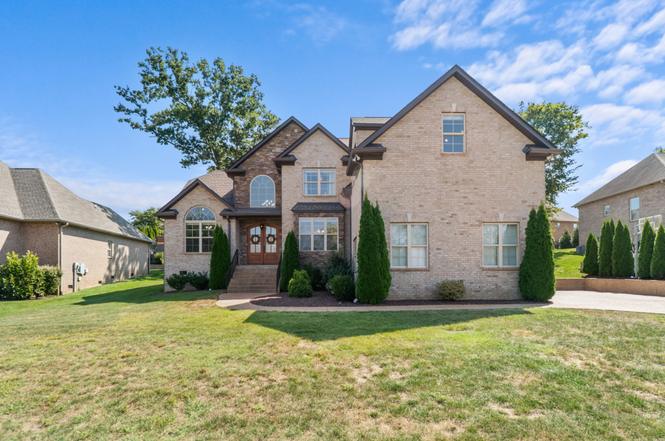 1032 Luxborough Dr, Hendersonville, TN