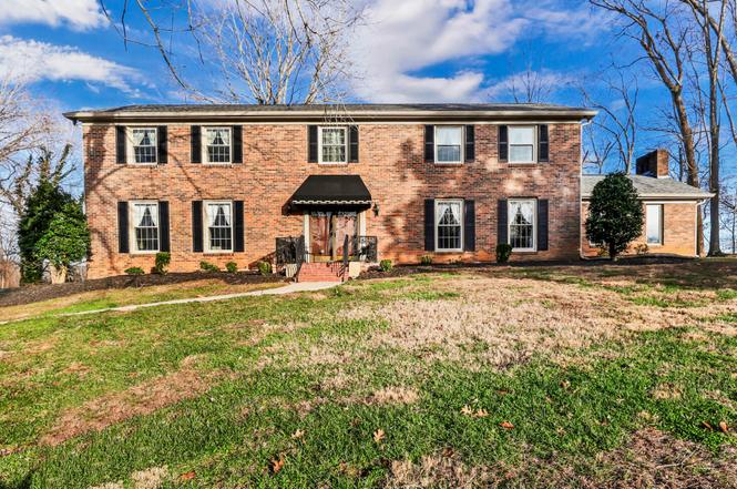 351 Fairway Dr, Clarksville, TN